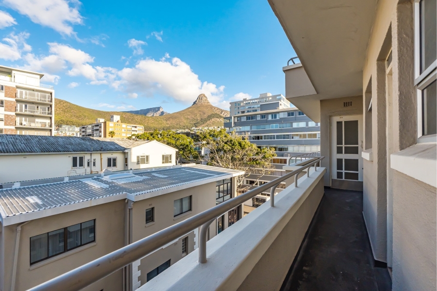 3 Bedroom Property for Sale in Sea Point Western Cape